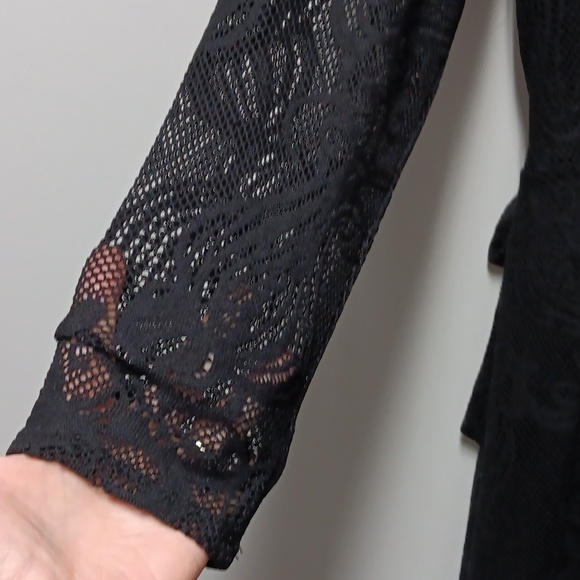 NWT Lilly Pulitzer Tiki Wrap Ruffle Romper, size large - Picture 7 of 7